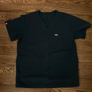 Figs - MENS size M scrub top in dark harbor
